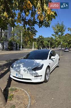 Седан Tesla Model 3 2021 в 