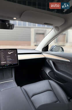 Седан Tesla Model 3 2022 в 
