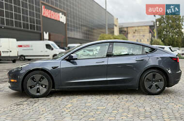 Седан Tesla Model 3 2022 в 