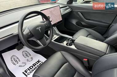 Седан Tesla Model 3 2020 в 