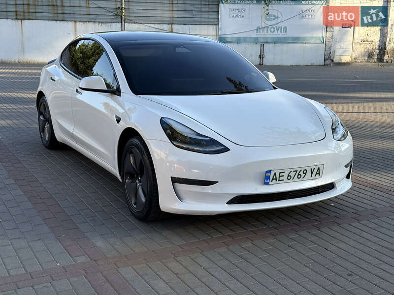 Седан Tesla Model 3 2021 в Днепре