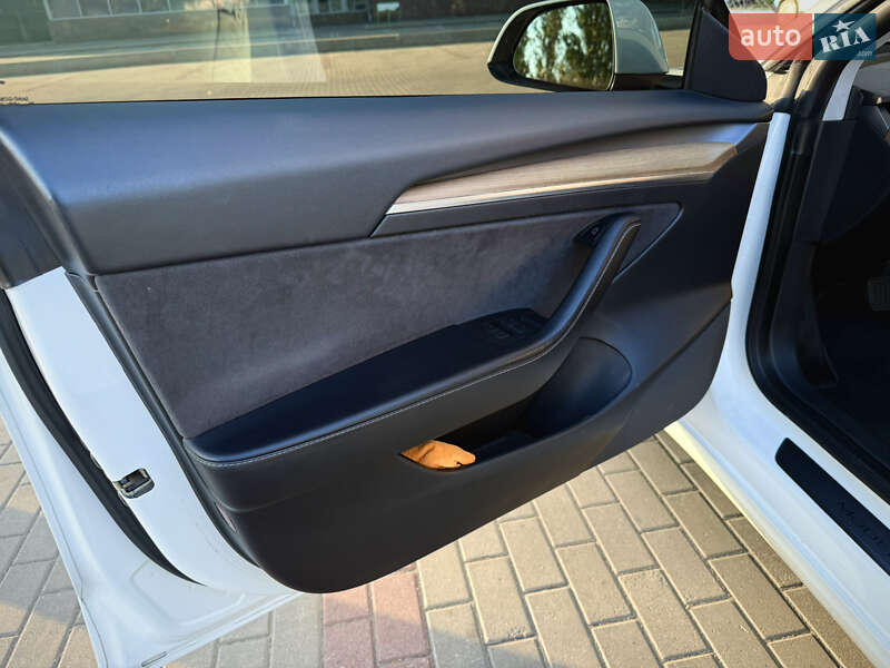 Седан Tesla Model 3 2021 в Днепре