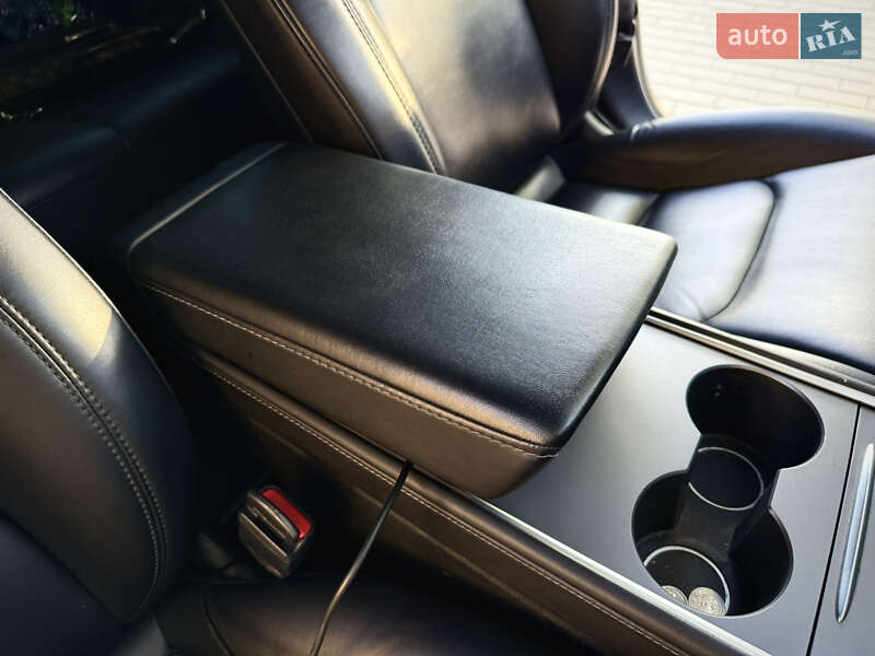 Седан Tesla Model 3 2021 в Днепре