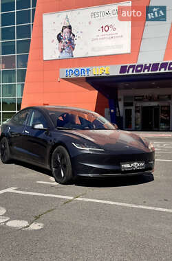 Седан Tesla Model 3 2024 в 