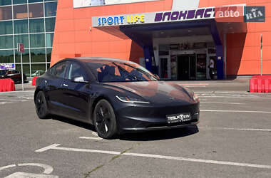 Седан Tesla Model 3 2024 в 
