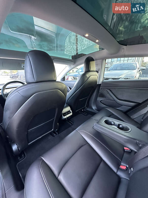 Седан Tesla Model 3 2018 в Ивано-Франковске