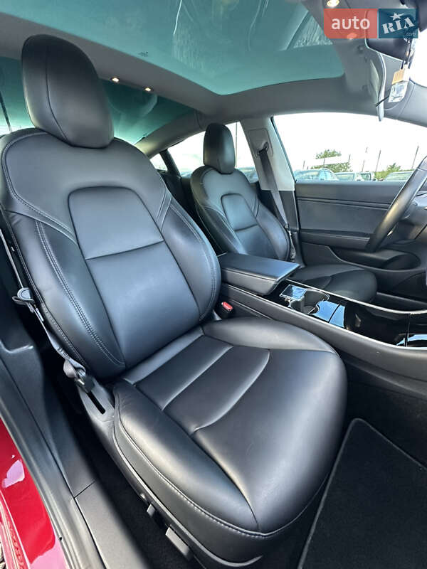 Седан Tesla Model 3 2018 в Ивано-Франковске