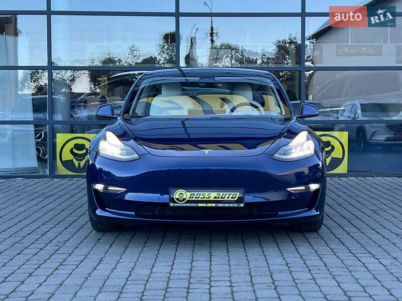 Седан Tesla Model 3 2020 в Івано-Франківську