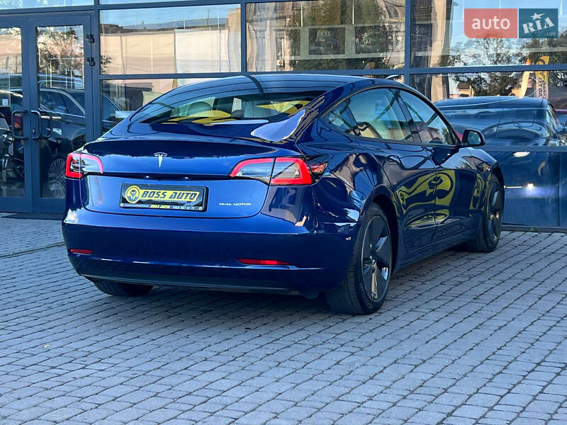 Седан Tesla Model 3 2020 в Івано-Франківську
