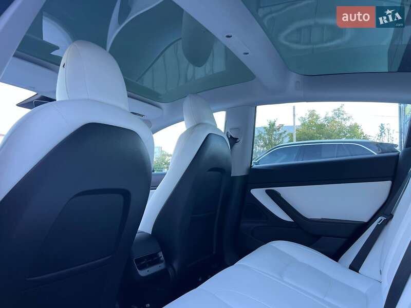 Седан Tesla Model 3 2020 в Івано-Франківську