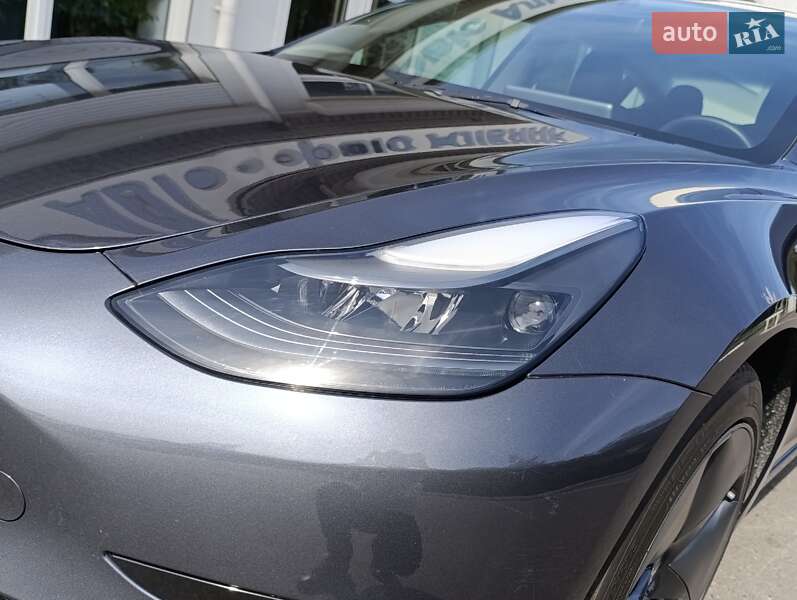 Седан Tesla Model 3 2022 в Кременчуці