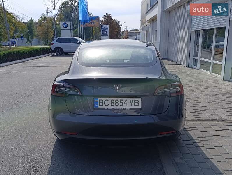 Седан Tesla Model 3 2022 в Кременчуці
