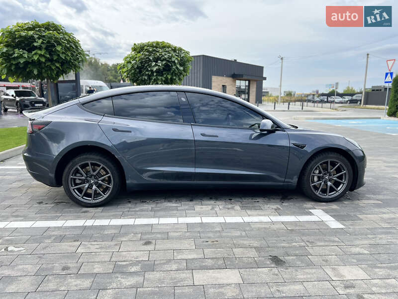 Седан Tesla Model 3 2018 в Луцке