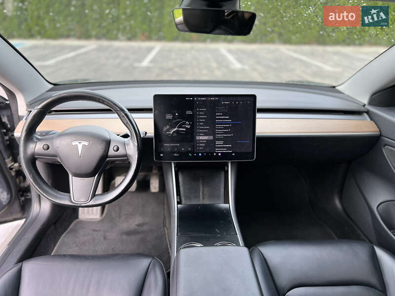 Седан Tesla Model 3 2018 в Луцке