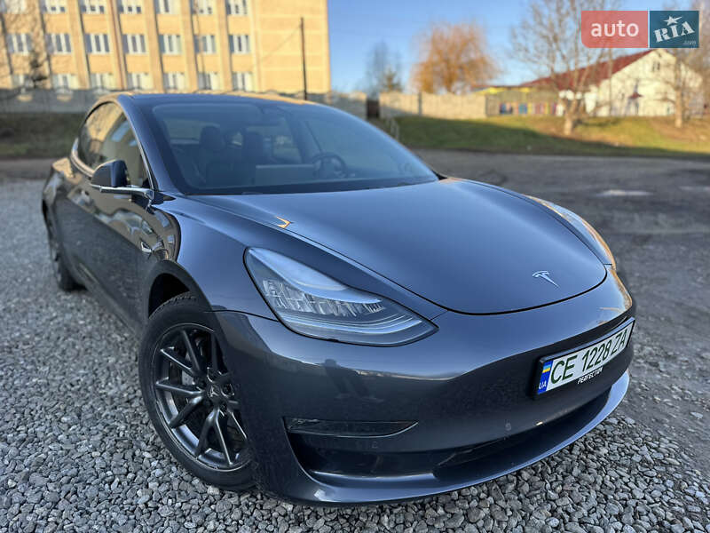 Седан Tesla Model 3 2019 в Черновцах