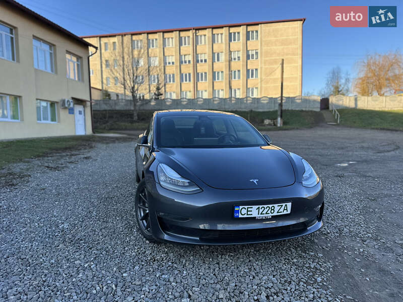 Седан Tesla Model 3 2019 в Черновцах
