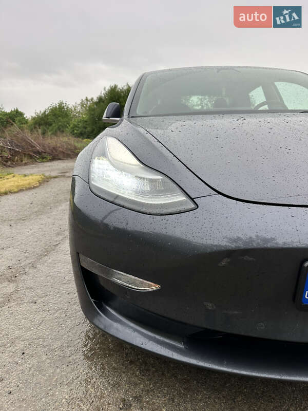Седан Tesla Model 3 2019 в Черновцах