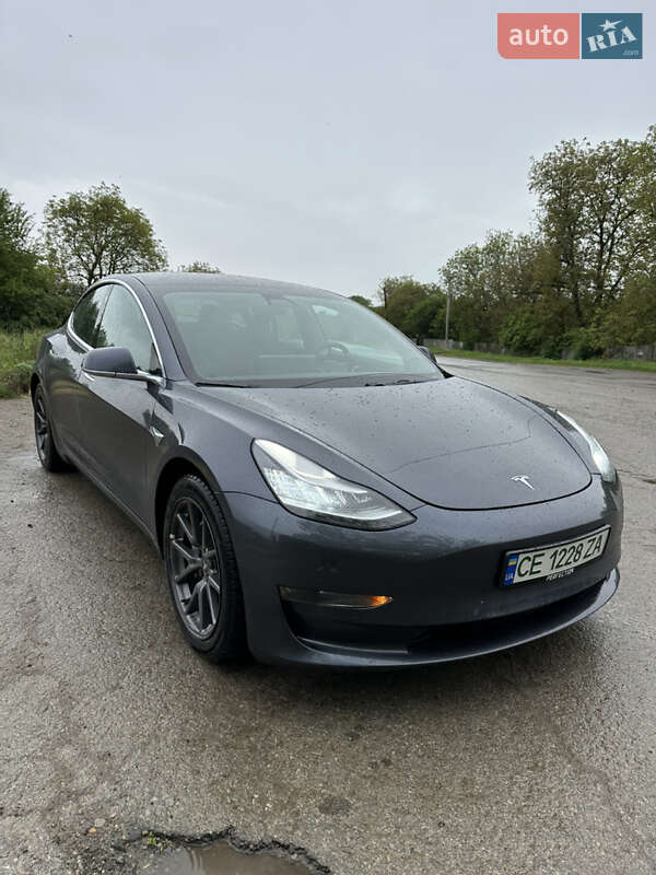 Седан Tesla Model 3 2019 в Черновцах