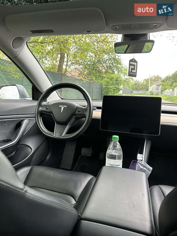 Седан Tesla Model 3 2019 в Черновцах