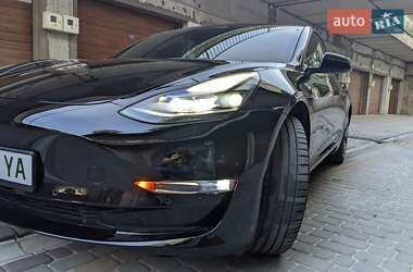 Седан Tesla Model 3 2021 в 