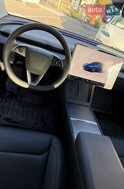 Седан Tesla Model 3 2024 в 