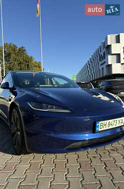 Седан Tesla Model 3 2024 в 