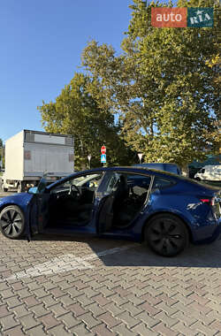 Седан Tesla Model 3 2024 в 
