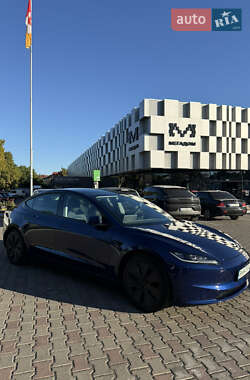 Седан Tesla Model 3 2024 в 
