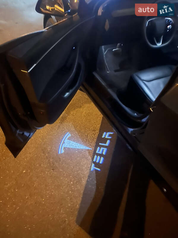 Седан Tesla Model 3 2024 в Києві