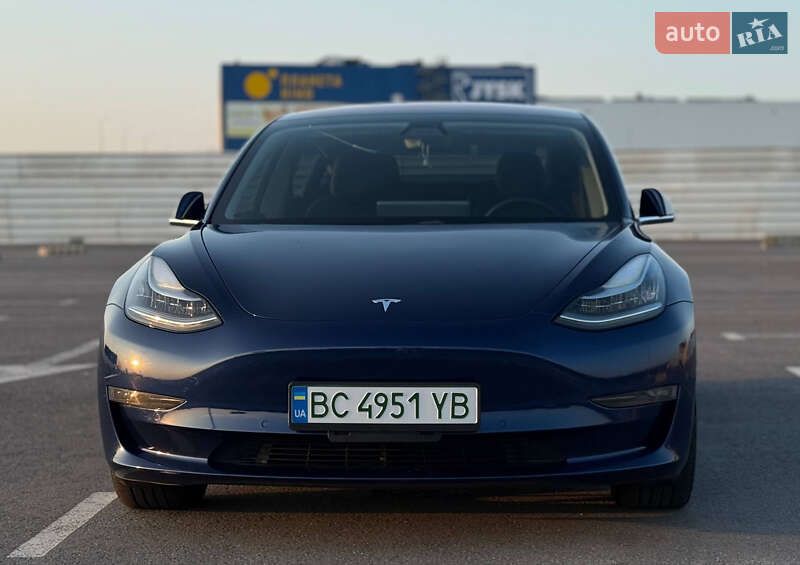 Седан Tesla Model 3 2018 в Львові