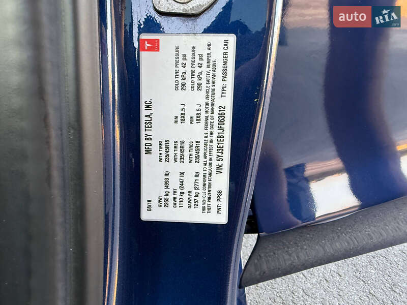 Седан Tesla Model 3 2018 в Львові