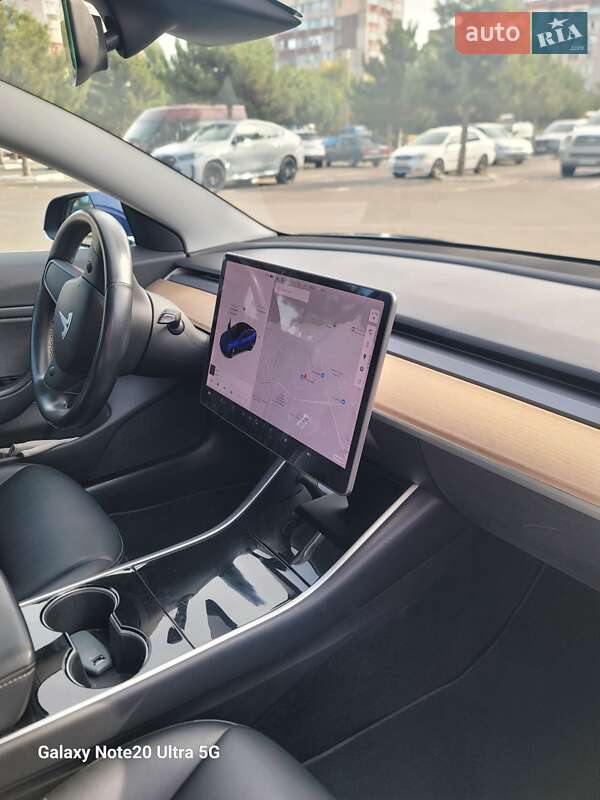 Седан Tesla Model 3 2018 в Одесі