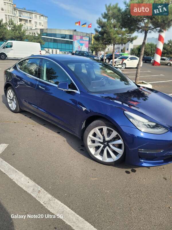 Седан Tesla Model 3 2018 в Одесі