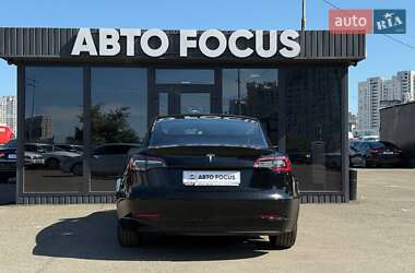 Седан Tesla Model 3 2020 в 
