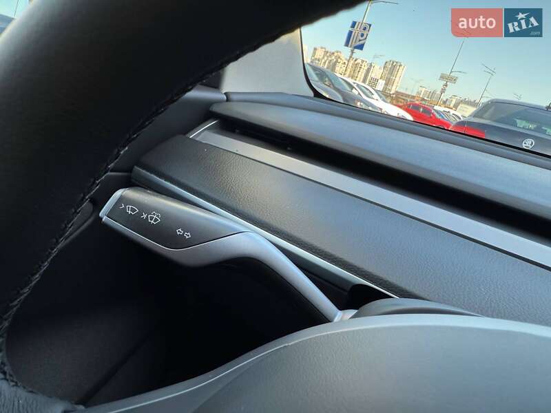 Седан Tesla Model 3 2020 в Киеве