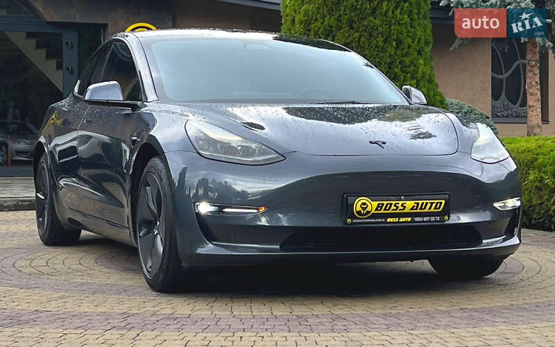 Tesla Model 3 2022
