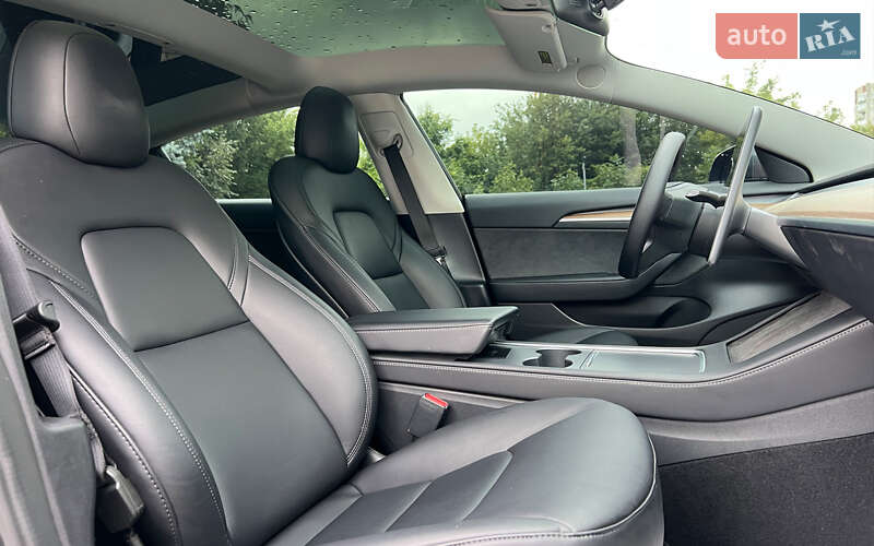 Седан Tesla Model 3 2022 в Львові