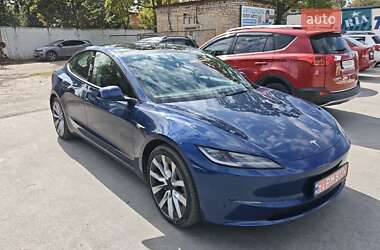 Седан Tesla Model 3 2024 в 
