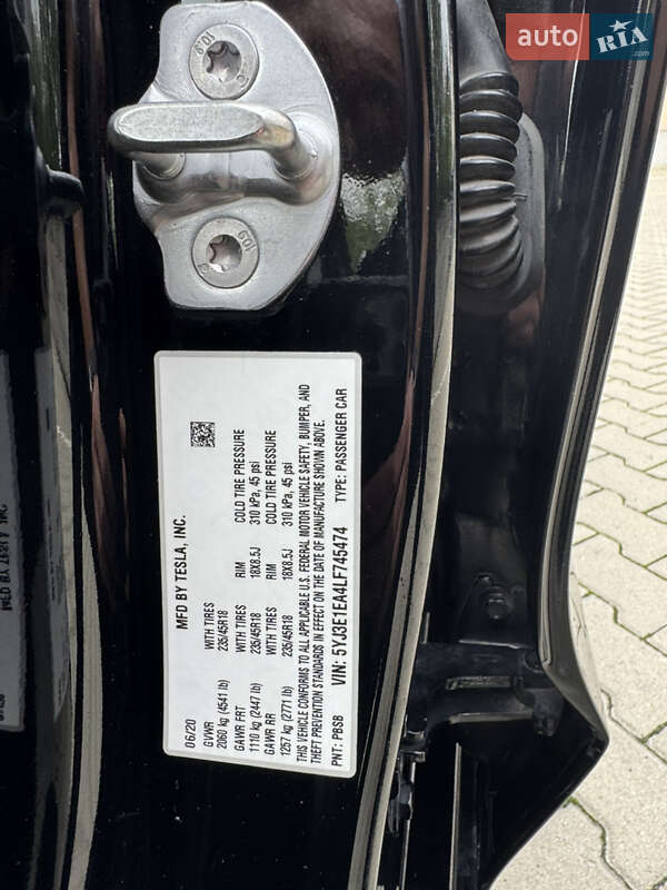 Седан Tesla Model 3 2020 в Ужгороде