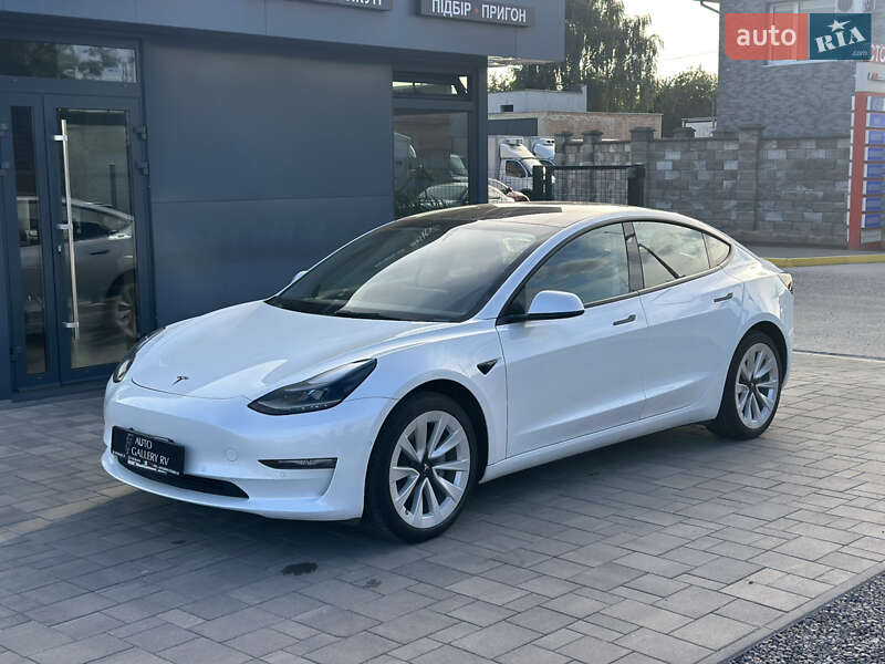 Tesla Model 3 2022