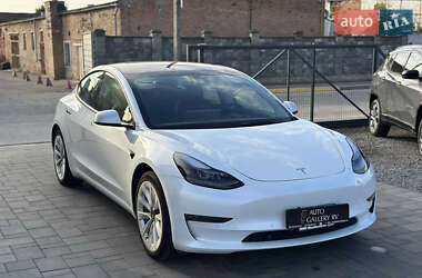 Седан Tesla Model 3 2022 в 
