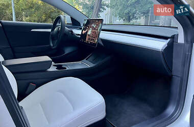 Седан Tesla Model 3 2021 в 