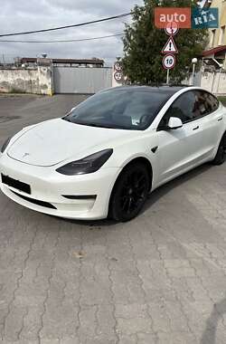 Седан Tesla Model 3 2021 в 