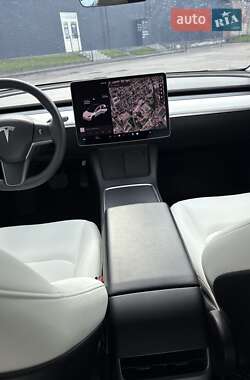 Седан Tesla Model 3 2021 в 