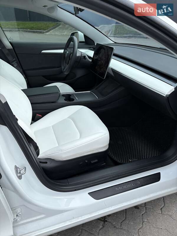 Седан Tesla Model 3 2021 в Львові