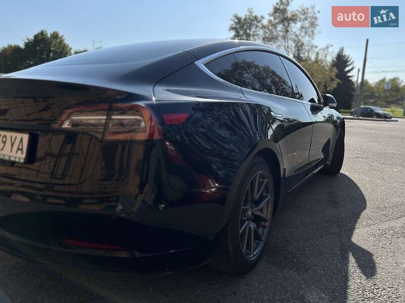 Седан Tesla Model 3 2020 в Днепре