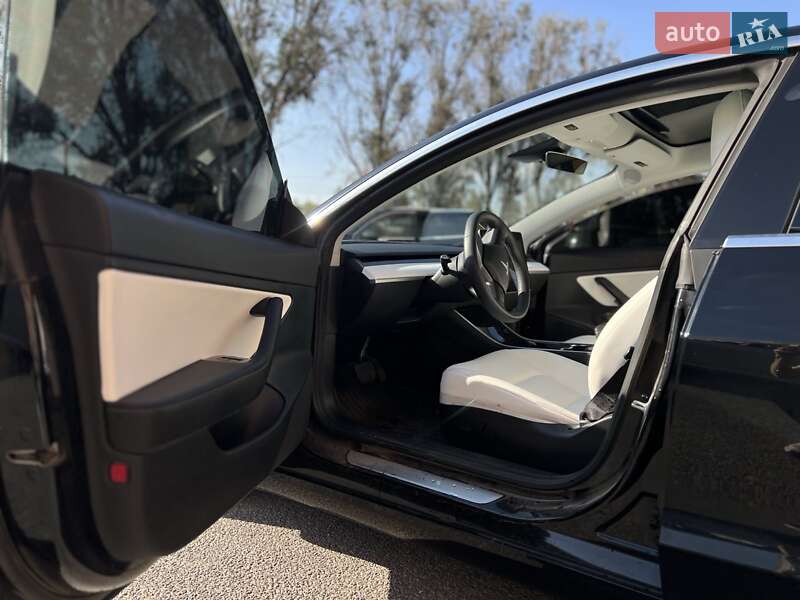 Седан Tesla Model 3 2020 в Днепре