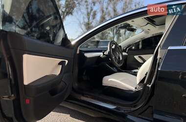 Седан Tesla Model 3 2020 в 