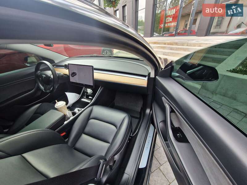 Седан Tesla Model 3 2018 в Львове