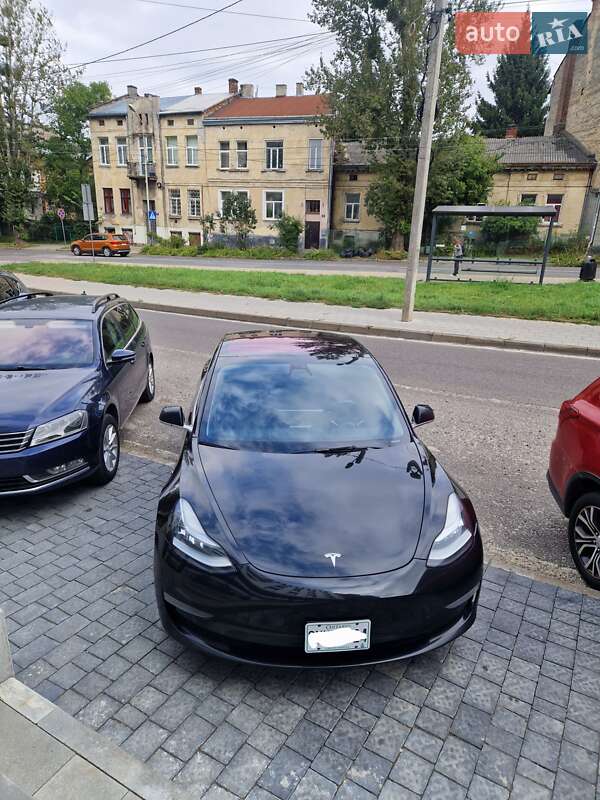 Седан Tesla Model 3 2018 в Львове